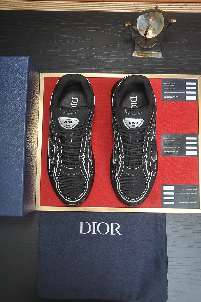 Men's men's shoes 💰: 500💶 (top original order) Brand: Dior (Dior) Standard code: Men's code 38-44 (45 customized) Grade: Same as the official website Material: Top original cowhide spliced ​​together Original wear-resistant and lightweight outsole Style category: Fashionable casual shoes Distinguished luxury brand elements top luxury Color: Actual picture color
